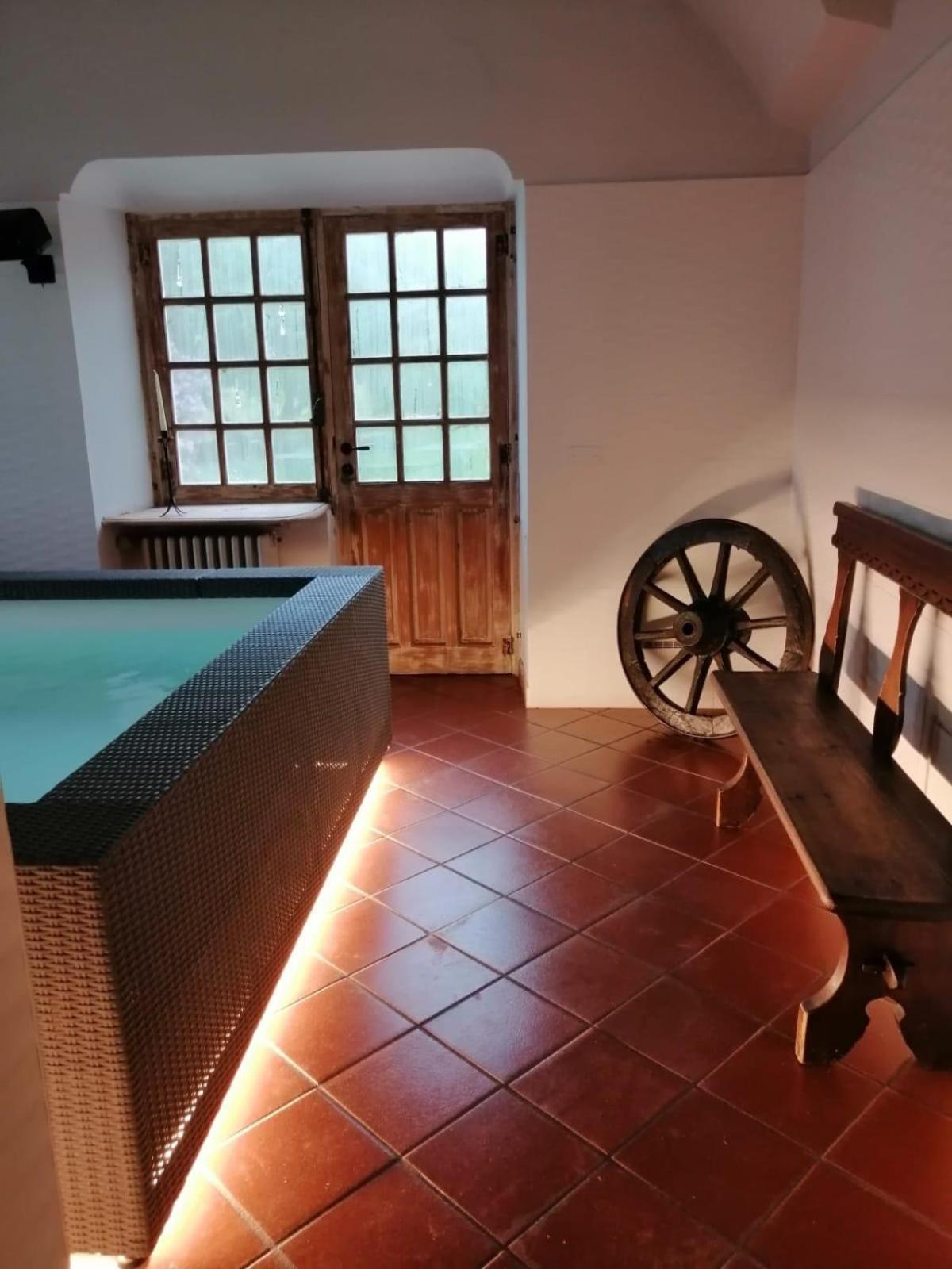 Готель Castello Rosso Costigliole Saluzzo Екстер'єр фото
